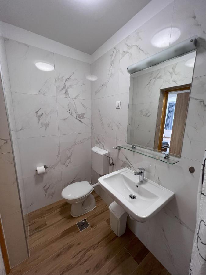 Apartmani Palme Funtana Bagian luar foto