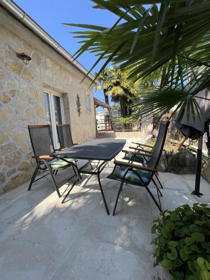 Apartmani Palme Funtana Bagian luar foto