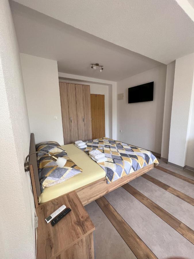Apartmani Palme Funtana Bagian luar foto