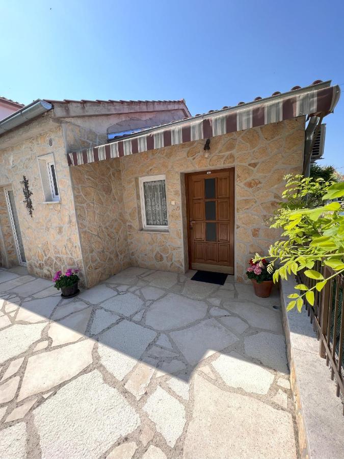 Apartmani Palme Funtana Bagian luar foto