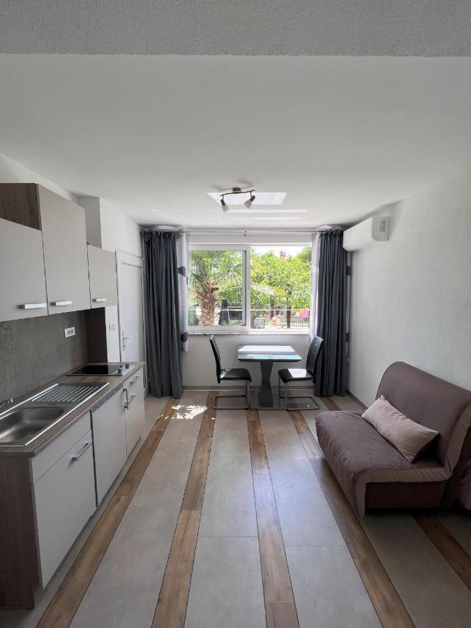 Apartmani Palme Funtana Bagian luar foto