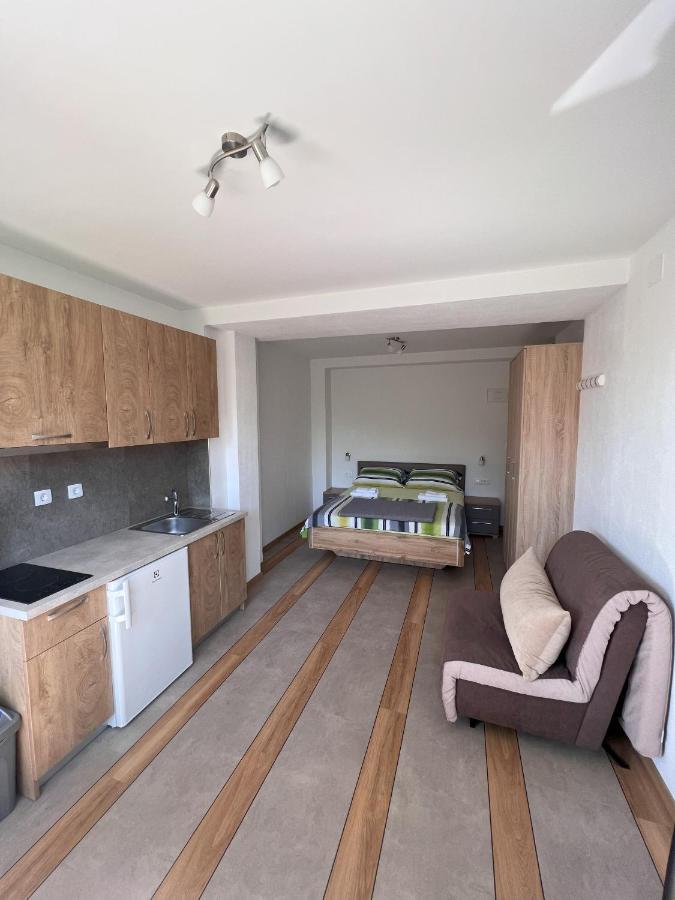 Apartmani Palme Funtana Bagian luar foto