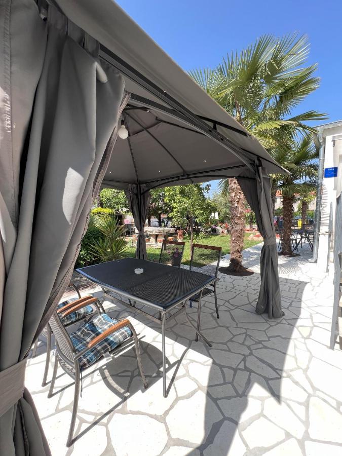 Apartmani Palme Funtana Bagian luar foto