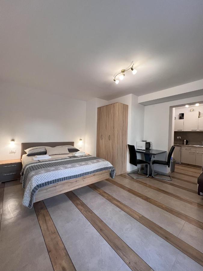 Apartmani Palme Funtana Bagian luar foto