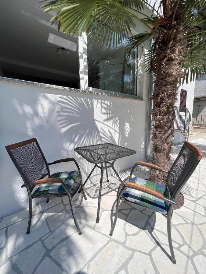 Apartmani Palme Funtana Bagian luar foto
