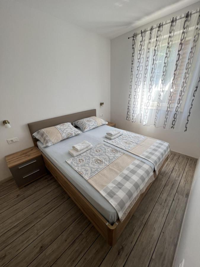 Apartmani Palme Funtana Bagian luar foto