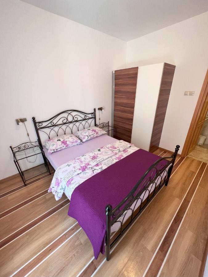 Apartmani Palme Funtana Bagian luar foto