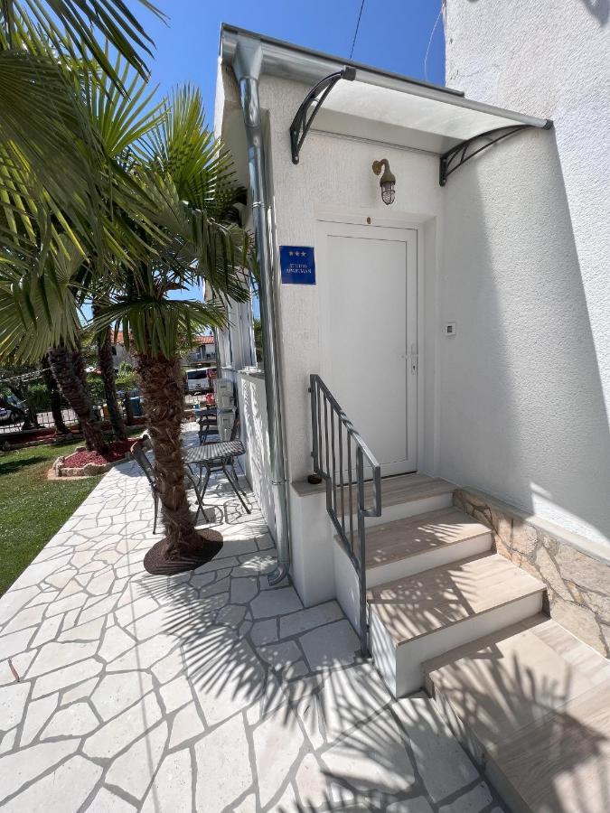 Apartmani Palme Funtana Bagian luar foto