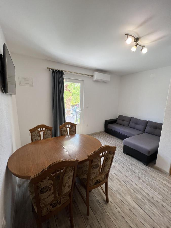 Apartmani Palme Funtana Bagian luar foto