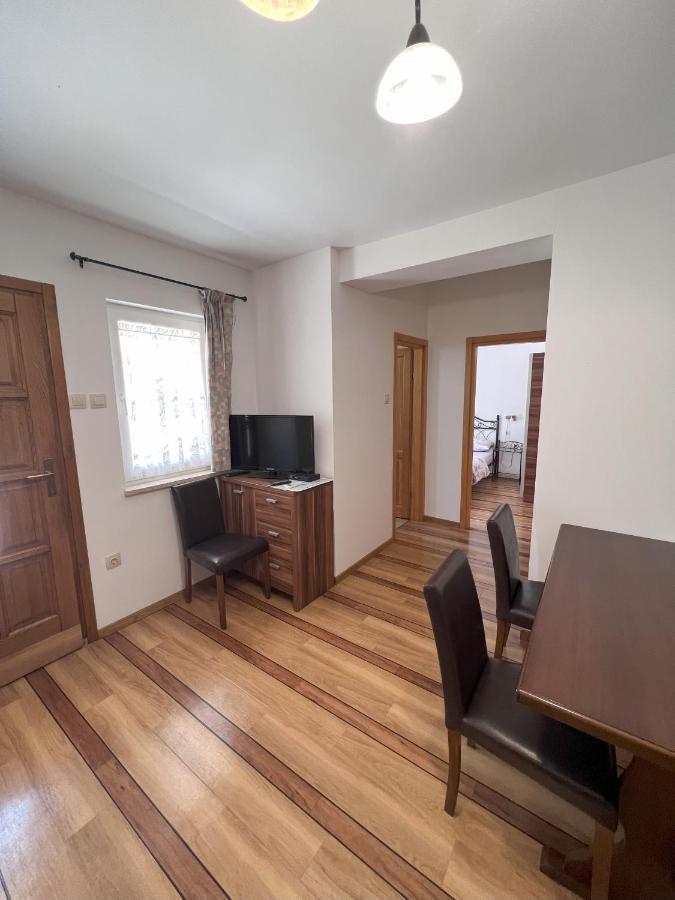 Apartmani Palme Funtana Bagian luar foto