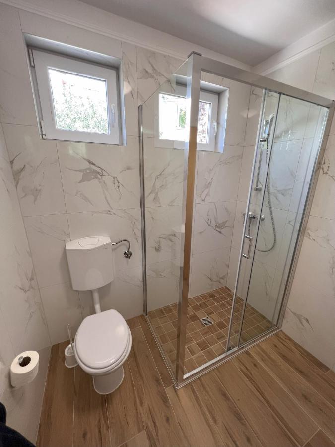 Apartmani Palme Funtana Bagian luar foto