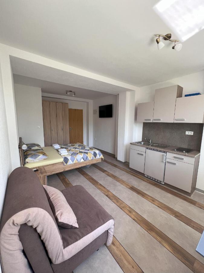 Apartmani Palme Funtana Bagian luar foto