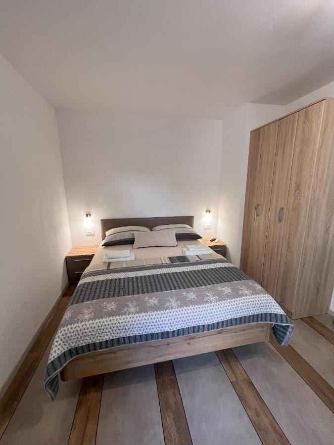 Apartmani Palme Funtana Bagian luar foto